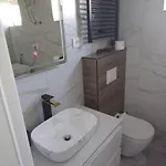 Appartmants 2 With Pool And Private Jakuzzi בית הארחה 4*