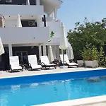 Appartmants 2 With Pool And Private Jakuzzi 4*