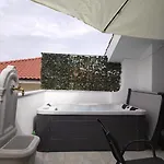Appartmants 2 With Pool And Private Jakuzzi Vendégház Vodice