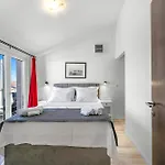 Appartmants 2 With Pool And Private Jakuzzi בית הארחה וודיצה