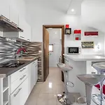 Appartmants 2 With Pool And Private Jakuzzi 4*