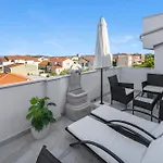 Appartmants 2 With Pool And Private Jakuzzi Vodice