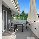 Appartmants 2 With Pool And Private Jakuzzi 4* וודיצה