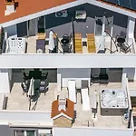Appartmants 2 With Pool And Private Jakuzzi Vendégház
