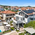 Appartmants 2 With Pool And Private Jakuzzi בית הארחה 4*