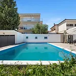 Appartmants 2 With Pool And Private Jakuzzi וודיצה