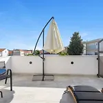 Appartmants 2 With Pool And Private Jakuzzi 4*