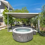 Appartmants 2 With Pool And Private Jakuzzi Vodice