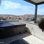 Appartmants 2 With Pool And Private Jakuzzi בית הארחה