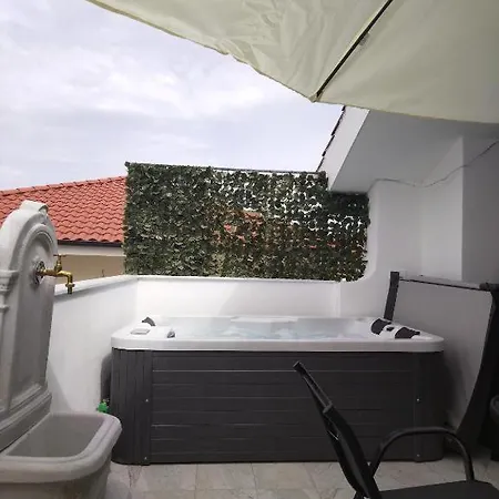 Appartmants 2 With Pool And Private Jakuzzi Guest house Vodice