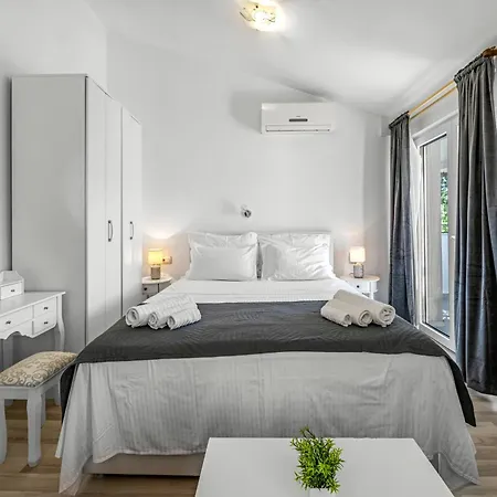 Guest house Appartmants 2 With Pool And Private Jakuzzi Vodice