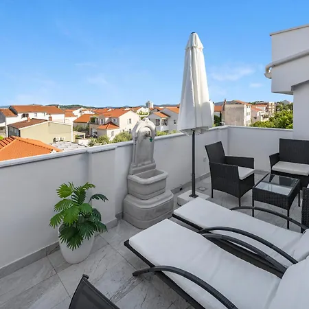 Appartmants 2 With Pool And Private Jakuzzi Vodice