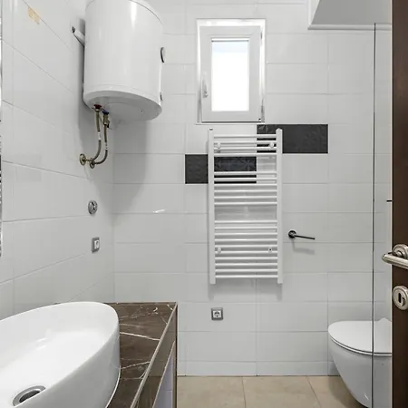 Appartmants 2 With Pool And Private Jakuzzi Guest house 4*