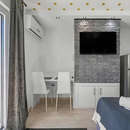 Appartmants 2 With Pool And Private Jakuzzi Guest house Vodice