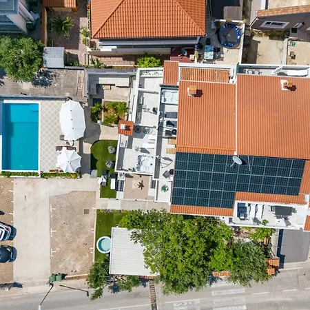 Appartmants 2 With Pool And Private Jakuzzi וודיצה