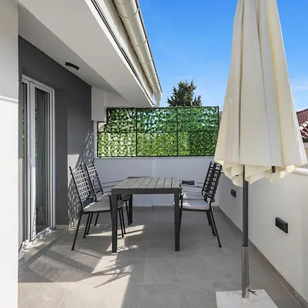 Appartmants 2 With Pool And Private Jakuzzi 4* Vodice