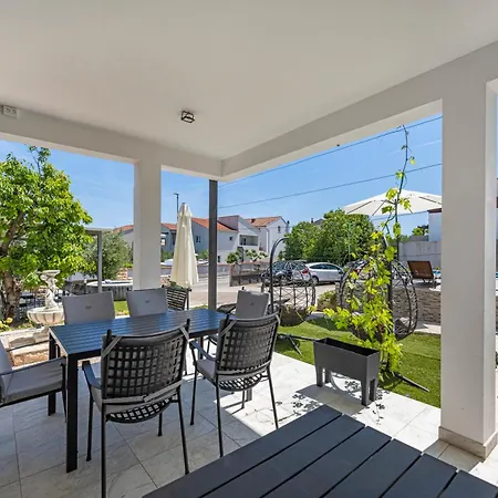 Guest house Appartmants 2 With Pool And Private Jakuzzi