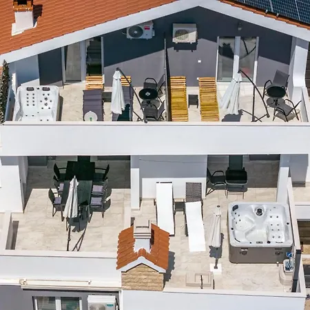 Appartmants 2 With Pool And Private Jakuzzi Guest house
