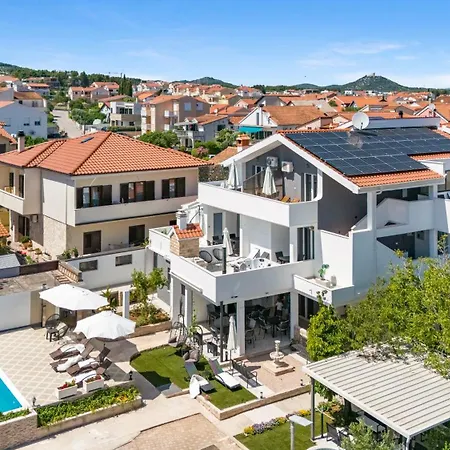 Appartmants 2 With Pool And Private Jakuzzi Guest house 4*