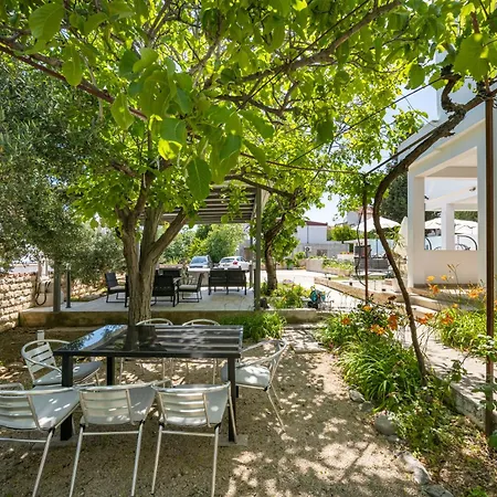 Appartmants 2 With Pool And Private Jakuzzi Guest house Vodice