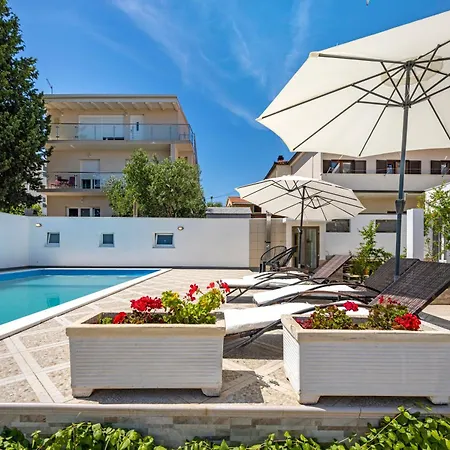 Appartmants 2 With Pool And Private Jakuzzi בית הארחה