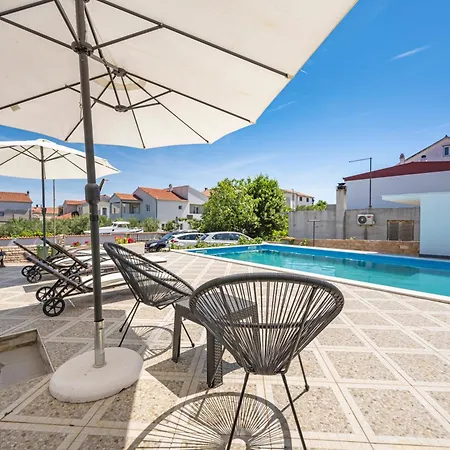 Appartmants 2 With Pool And Private Jakuzzi Guest house Vodice