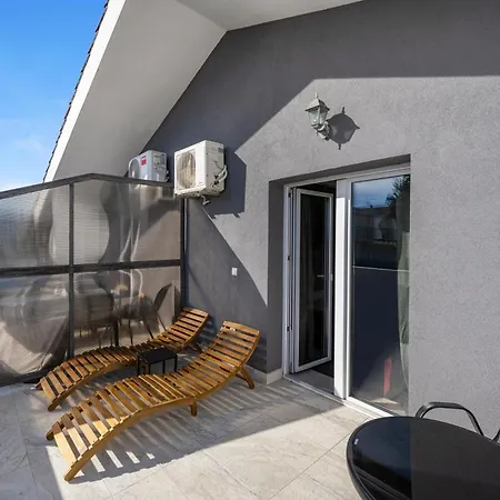 Appartmants 2 With Pool And Private Jakuzzi Guest house Vodice