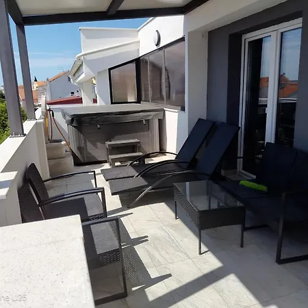 Appartmants 2 With Pool And Private Jakuzzi 4* Vodice