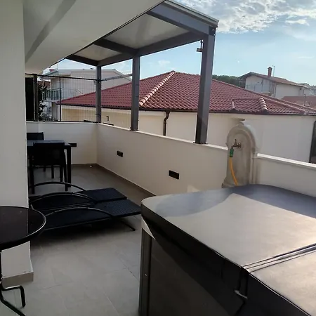 2 With Pool And Private Jacuzzi