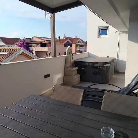 2 With Pool And Private Jacuzzi 4*